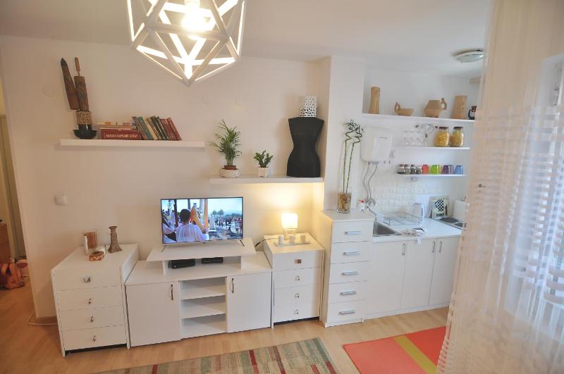 Цены на Charming studio near downtown в Белграде