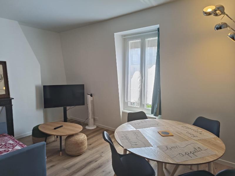 Цены на Appartement, Nation, 1mn a pied du metro 1,2,6,9 et RER A, 2-6P,2Br- 2 toilet-1wc в Париже