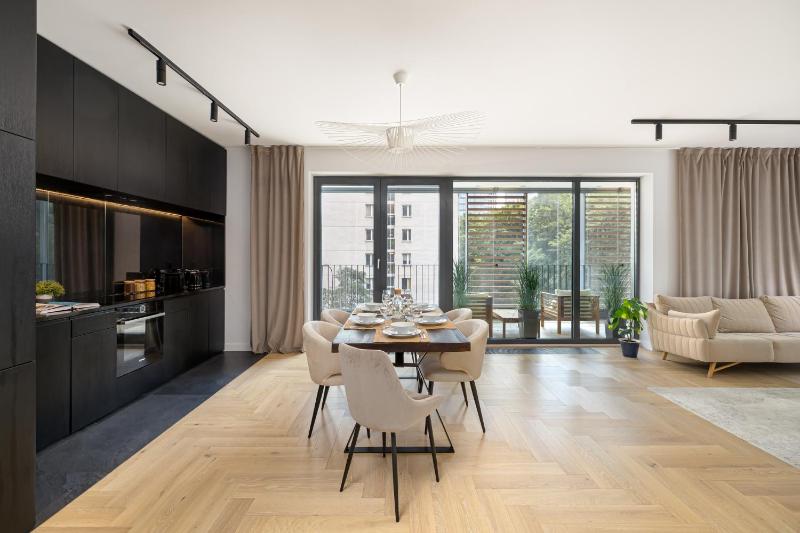 ECRU 3-Bedroom Luxurious Apartment with City View WWA22 — забронировать отель в Варшаве