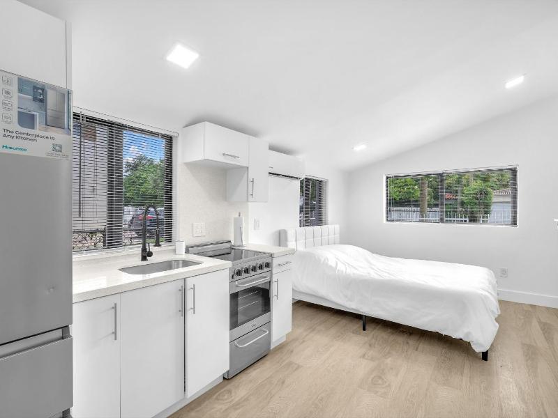 Elegant & Brand New Studio in Prime Location — забронировать отель в Майами