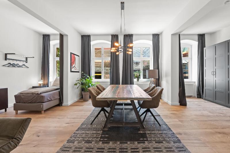 The Strassburger, stylish 3 BR apartment in downtown Berlin — отзывы гостей и цены