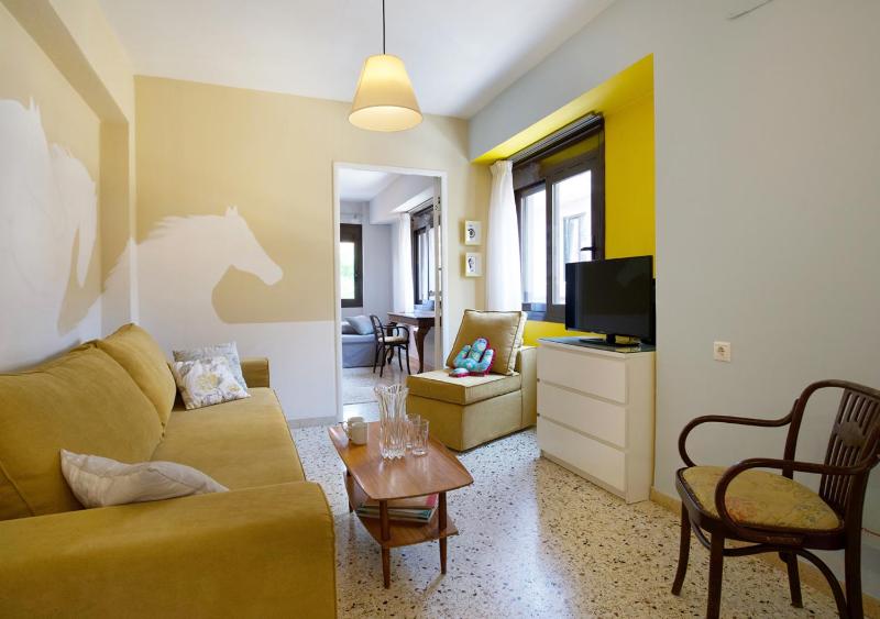 Live in Athens, PSYRRI Meet Me Here Apartments — комфортный отель в Афины