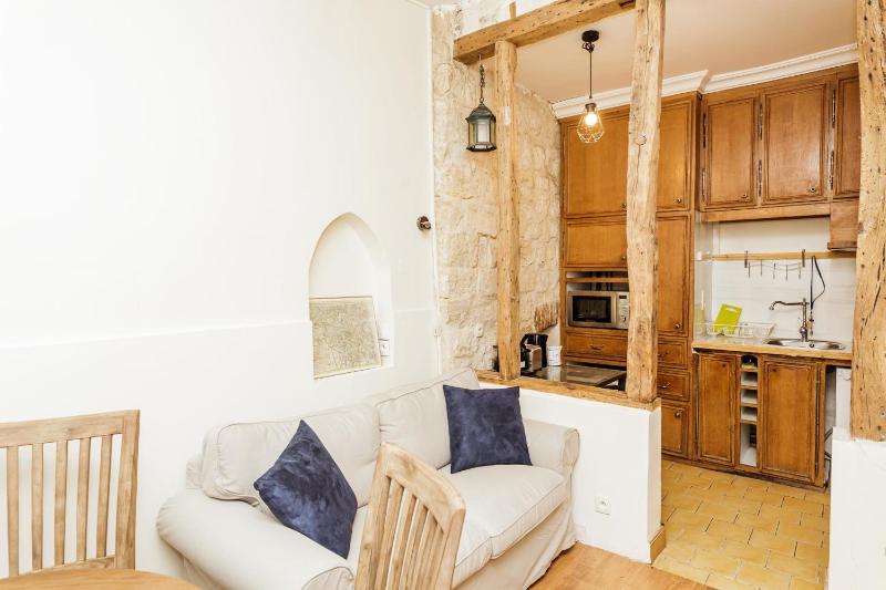 Цены на Bright apartment near Parc Monceau в Париже