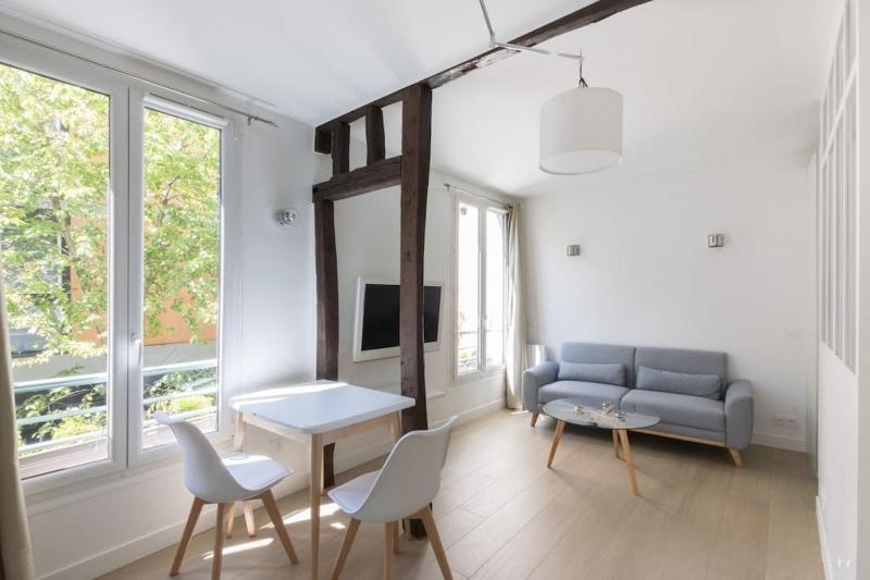 Cosy appartment near Canal SaintMartin — отель с удобным расположением в Париже