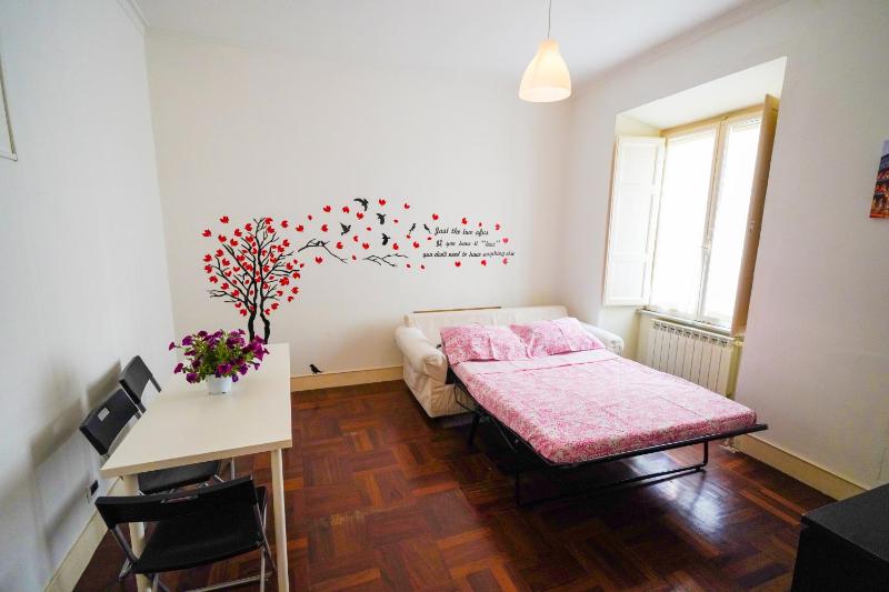 Holiday House Naiadis — комфортный отель в Риме