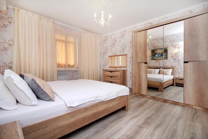 Novye otlicnye 2h komn apartamenty na Arbate, Nazarbaeva 42A — комфортный отель в Алматы