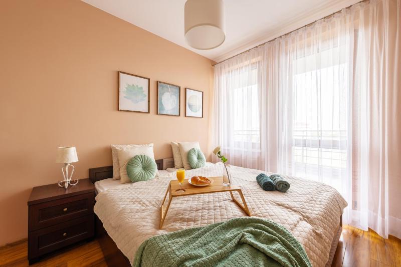 ~Comfortify~ Kingsize Bed, A/C, Wifi, Skylineview — отель в Варшаве, Польша