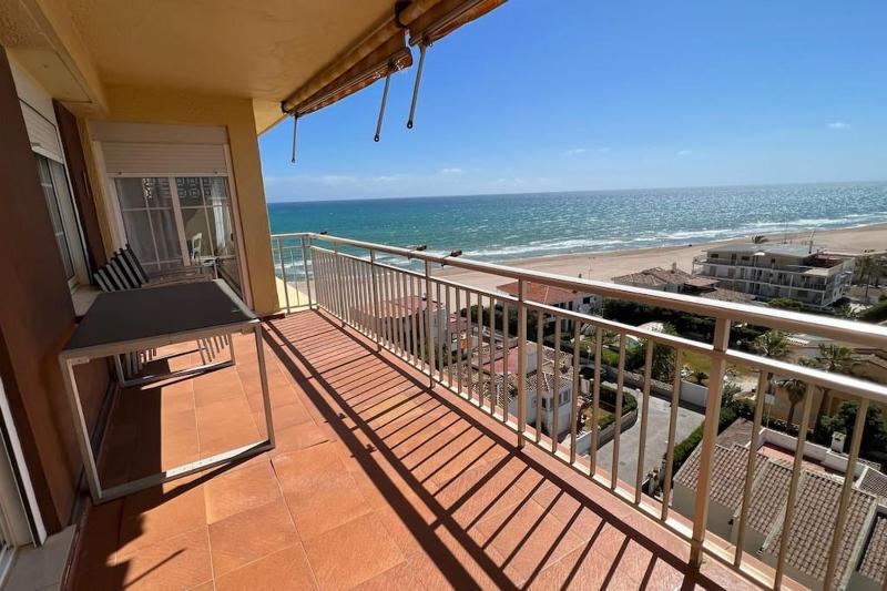 Apartamento con acceso directo a la playa — забронировать отель в Валенсии