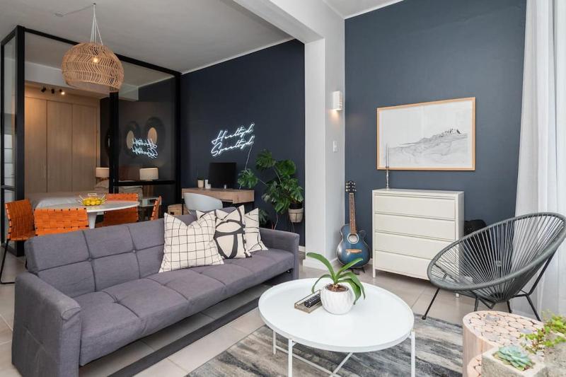 Playful Modern Studio - Seapoint — комфортный отель в Кейптауне