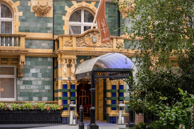 Taj 51 Buckingham Gate Suites and Residences — отель с удобствами в Лондоне