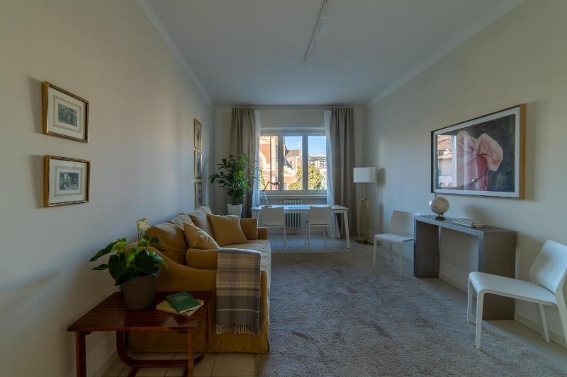 Classy apartment near city life - fiera — забронировать отель в Милане