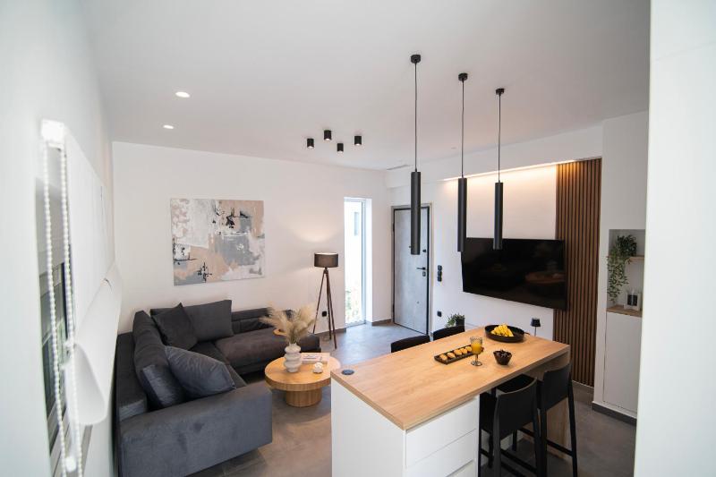 White House Vouliagmeni 2-Free parking-next to the sea — отзывы гостей и цены