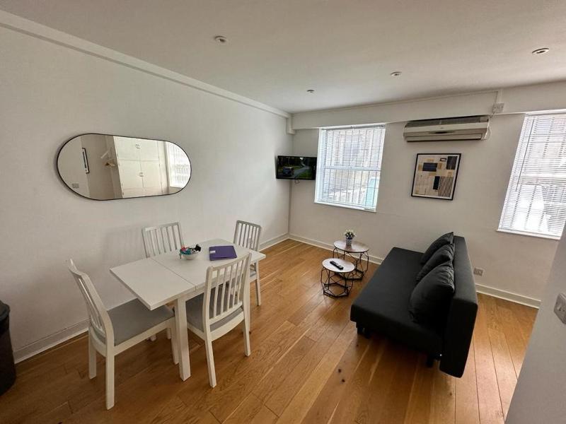New 2B Soho Studios by Indigo Flats Sleeps 4 — отель в Лондоне, Соединенное Королевство