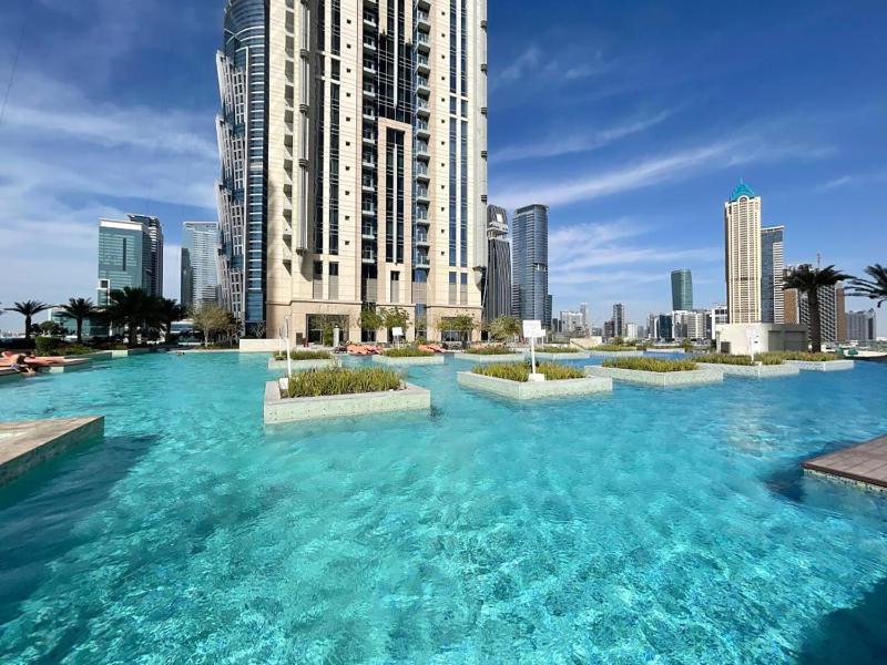 Lake-Side Fancy Apartment Near Dubai Mall — отель с удобствами в Дубае