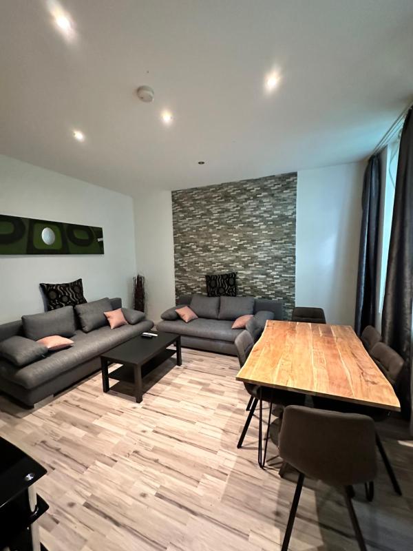 Modern flat with 2 rooms, close to Schonbrunn — отель с удобствами в вене