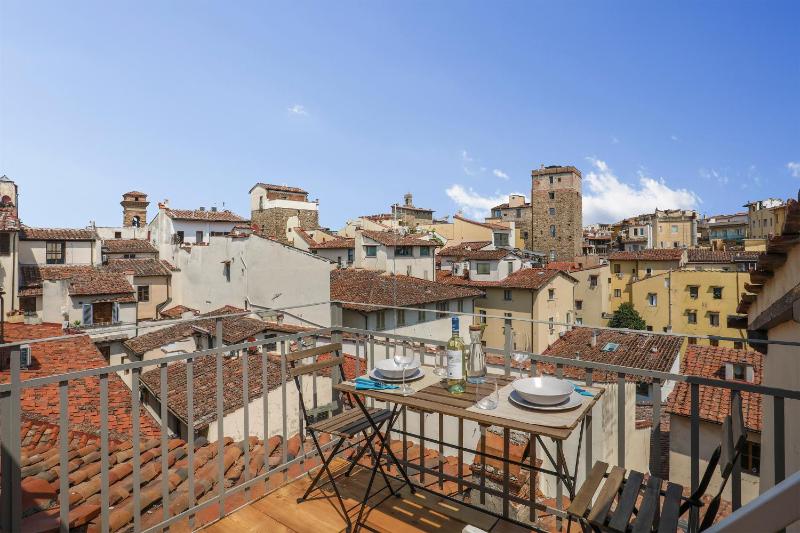 Panoramic loft with terrace near Ponte Vecchio — комфортный отель в Флоренции