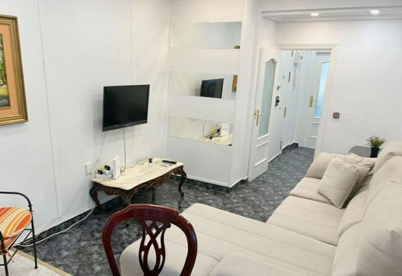 EM92 Apartamento Elegante cerca de Ventas y Alcala — комфортный отель в Мадриде