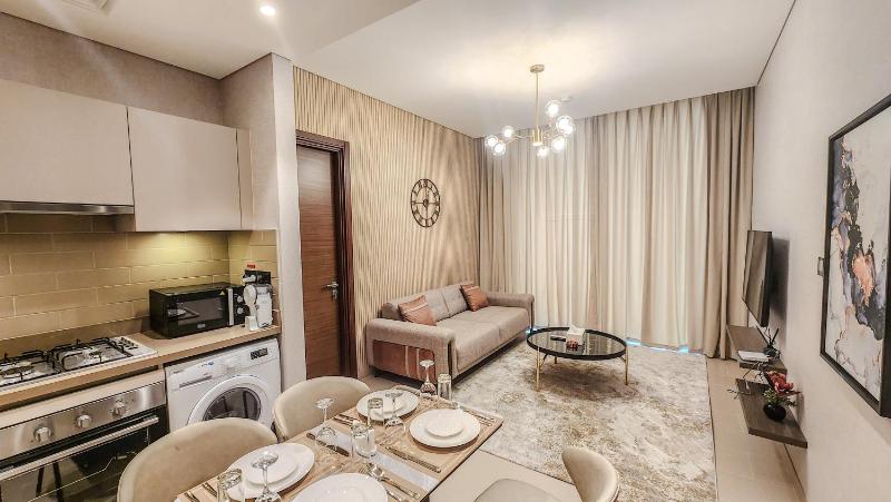 STAY BY LATINEM Luxury 2BR Holiday Home CVR A208 near Burj Khalifa 5 — отель в Дубае, Объединенные Арабские Эмираты
