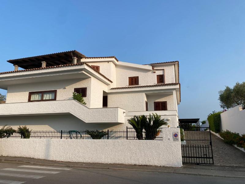 Villa da Rosa a Olbia - Incantevole Guest House con Terrazza