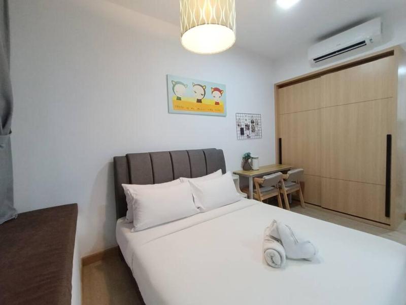 CL 93B Balcony KLCC View Studio — отель с удобствами в Куала-Лумпуре