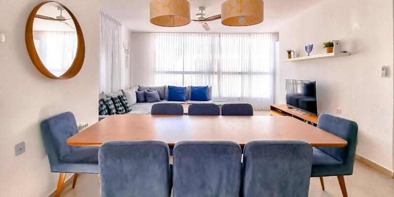 BnB Israel Apartments - HaRav Kook Lilas — отель с удобствами в Тель-Авиве