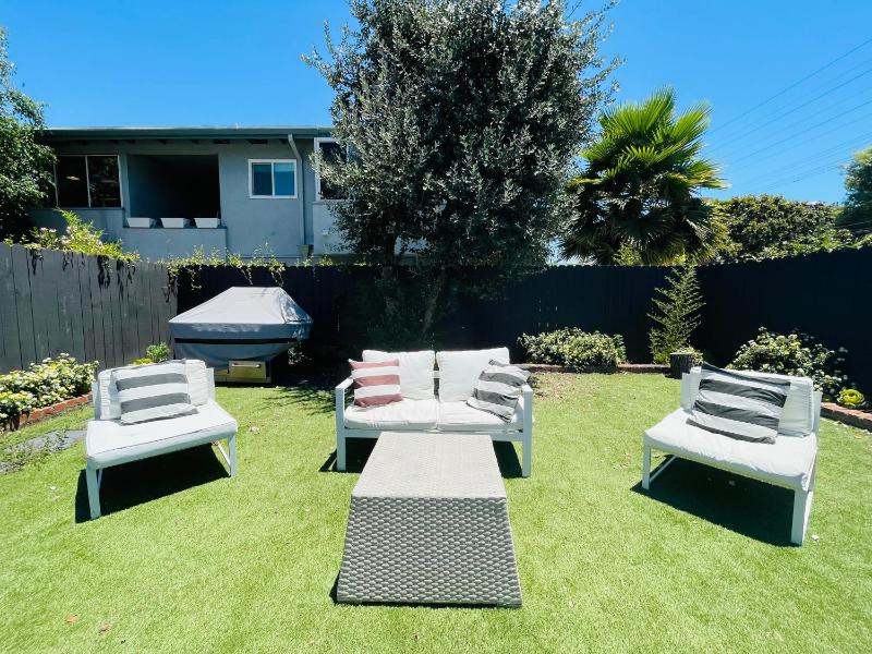 Dreamy Farmhouse in Studio City — отель с удобным расположением в Лос-Анджелесе