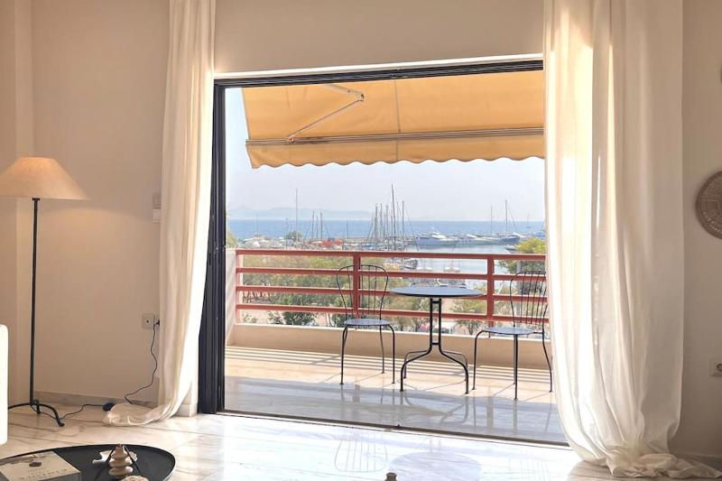 Pame Rentals - 1BD Apartment with Sea View — отель с удобным расположением в Афины