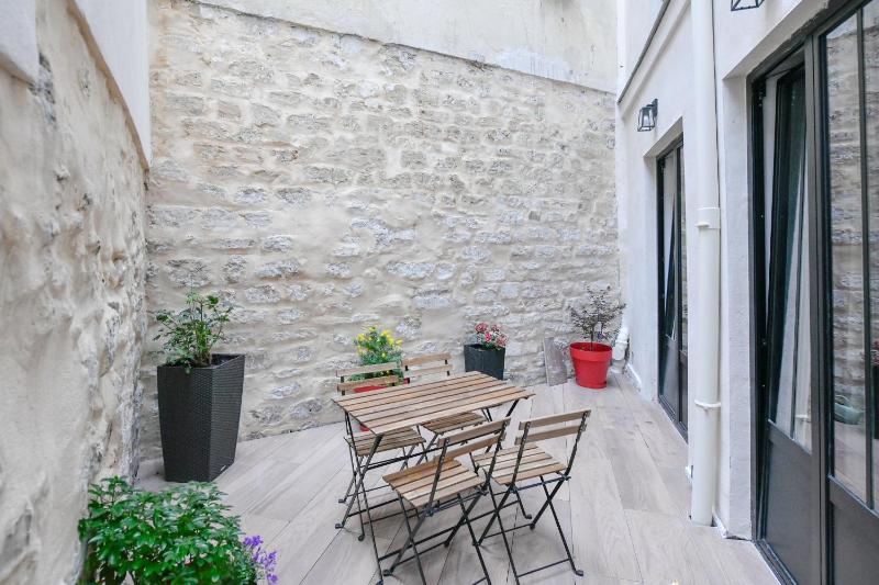 Sacre-Coeur at Your Feet Private Terrace Retreat — отель в Париже, Франция