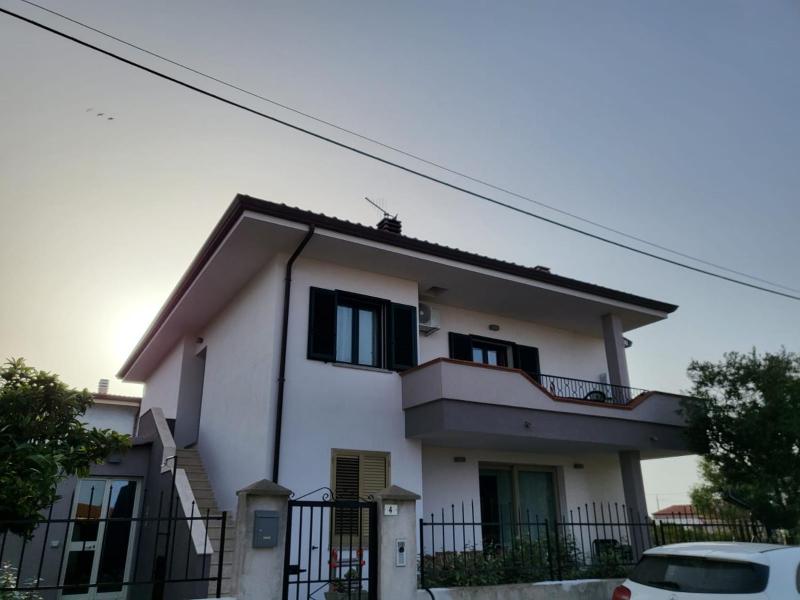 Paule Mare a La Caletta - Incantevole Casa con Giardino