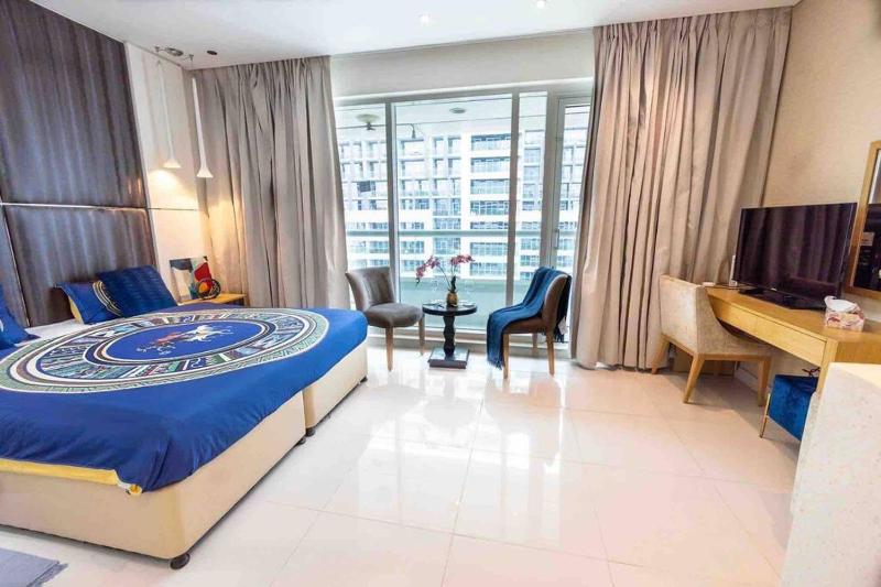 Nice Studio with a Beautiful Burj Khalifa View ! — отель с удобствами в Дубае