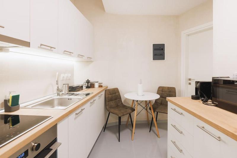 Urban retreat in a lively area — отель с удобным расположением в Афины