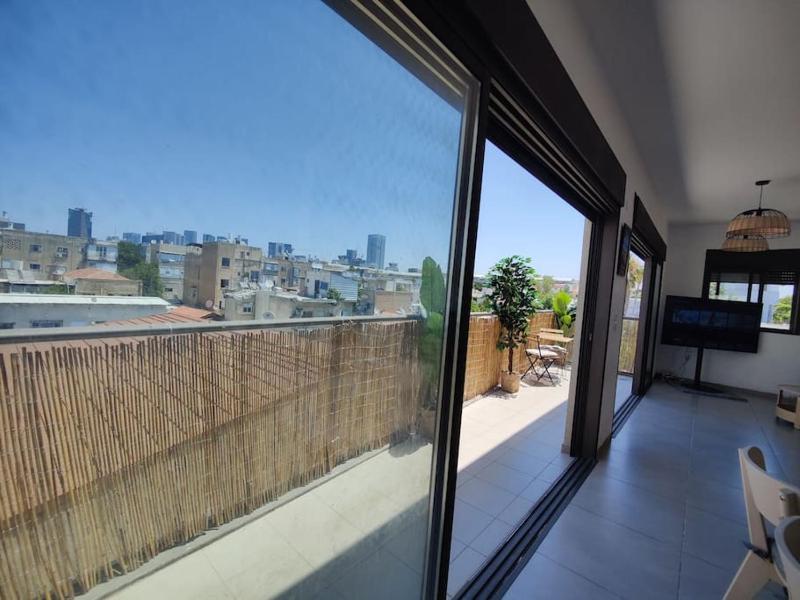 New Luxury 2BR+Balcony+Parking — забронировать отель в Тель-Авиве