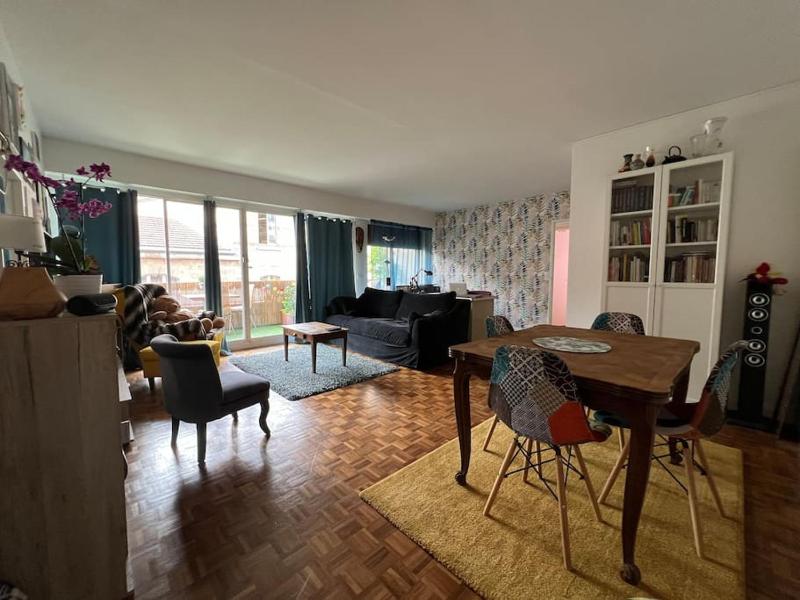 Цены на Grand appartement avec balcon et parking gratuit sur place в Париже