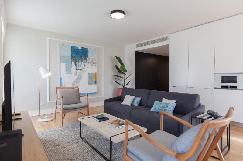 FLH Praca Comercio Stylish Apartment with Balcony — отель в Лиссабоне, Португалия