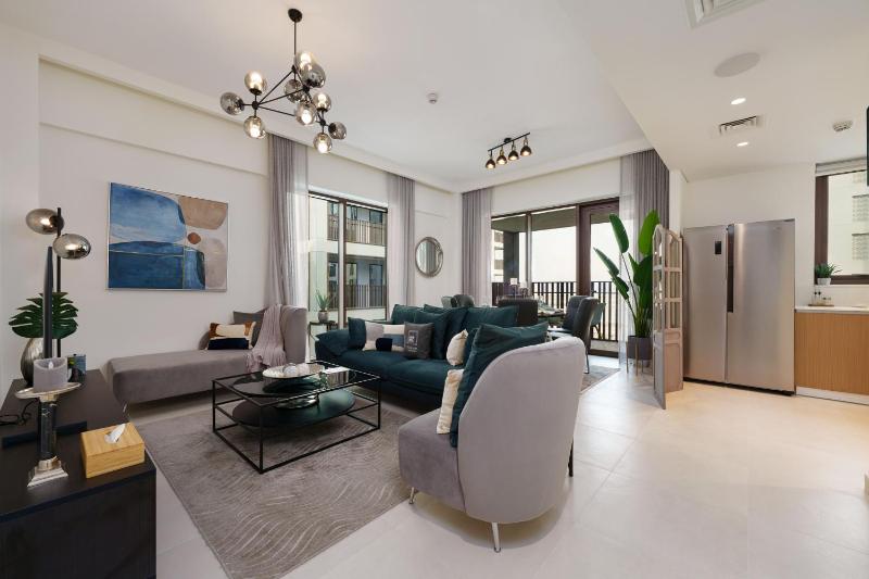 Цены на Maison Privee - Alluring Modern Apt in Dubai Creek Beach в Дубае