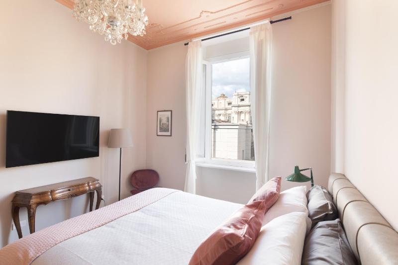New apartment with amazing view of S Peter's Dome — комфортный отель в Риме