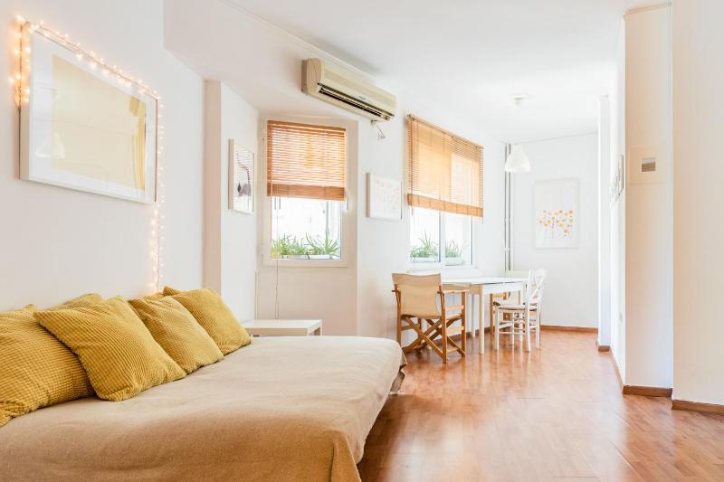 Цены на Beautiful Studio - Heart of Athens в Афины