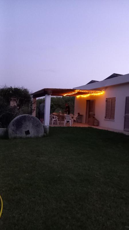 Kepos Room a Tortolì - Elegante Oasi Rinnovata con Giardino