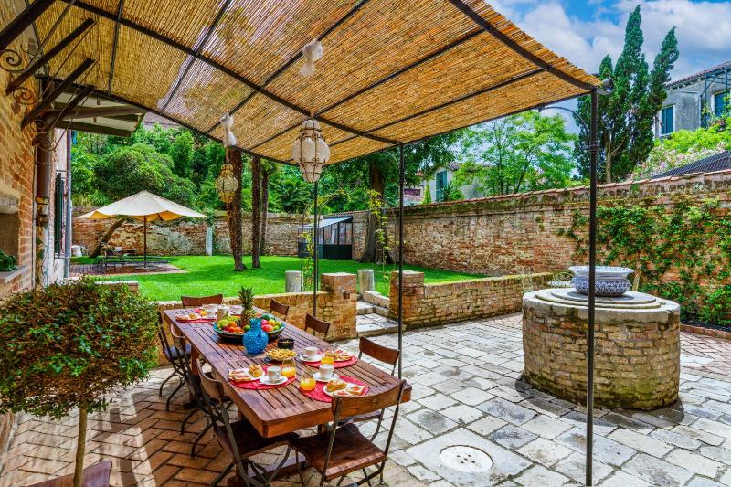 Corte della Palma Superb Venetian Garden — отель с удобным расположением в Венеции