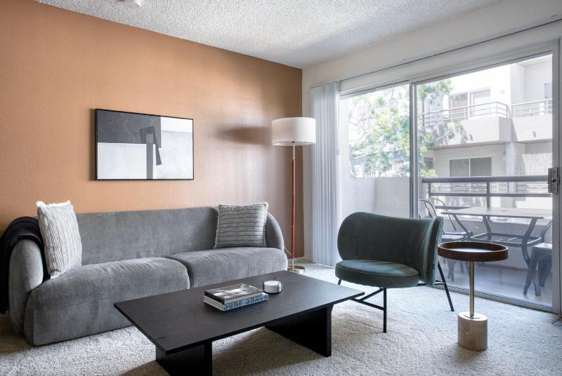 Playa Vista 2br w gym pool nr beach LAX LAX-1085 — отель с удобным расположением в Лос-Анджелесе