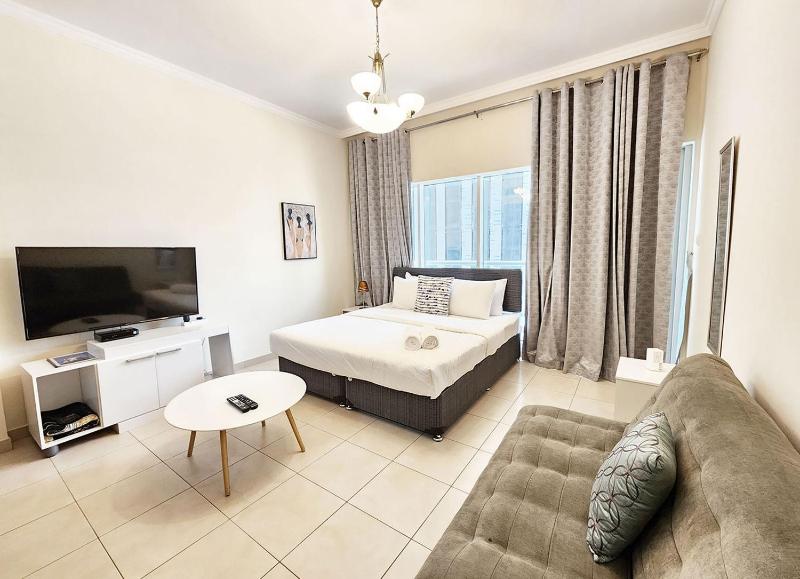 RH- Relaxing Studio, Downtown with private balcony, walk away from Burj Khalifa — забронировать отель в Дубае