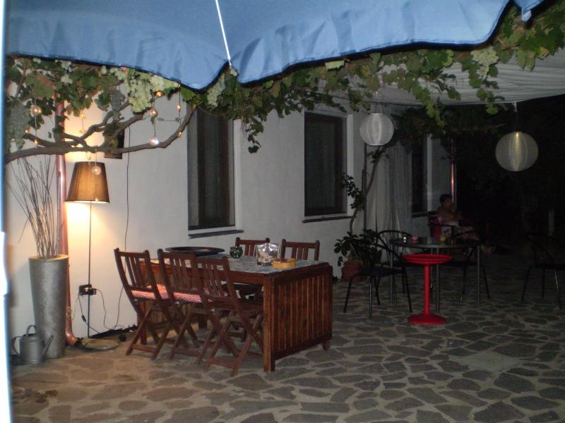 Giardino di Emilio a Marrubiu - B&B rustico con patio