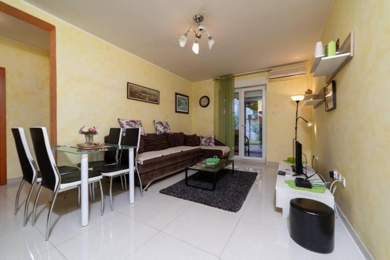 Flower apartment — отель с удобным расположением в Будва