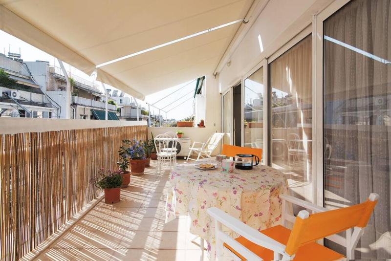 Evanthia's 2-SPACIOUS, CENTRAL, 2BDR APART,+BALCONY — отель в Афины, Греция