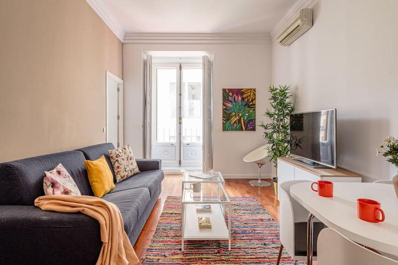 Bright apartment in Gran Via with balconies INF2Iz3 — отель в Мадриде, Испания