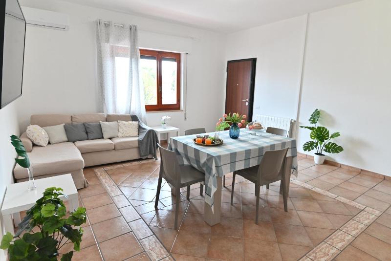 IzzHome The King a Pula - Lussuoso Appartamento Vicino al Mare