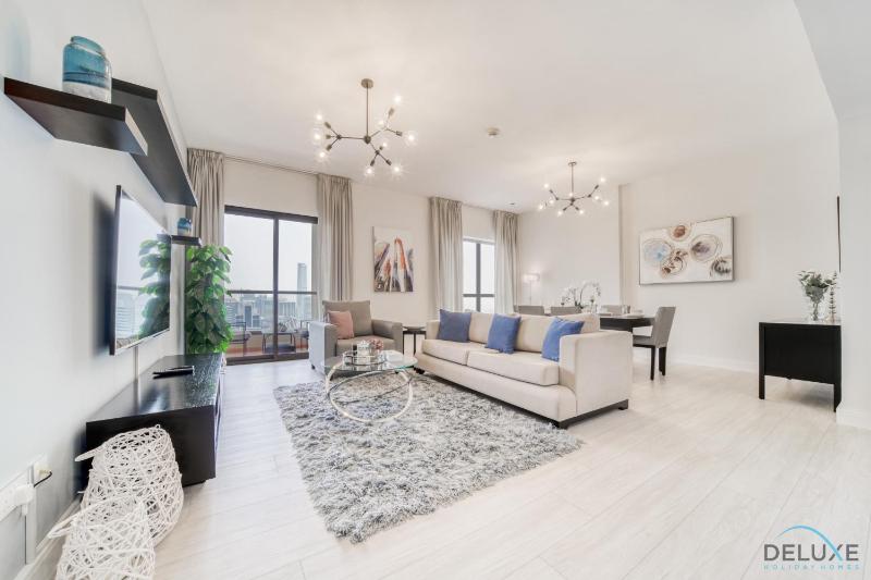 Stylish 2BR At Shams 1 JBR by Deluxe Holiday Homes — отель с удобным расположением в Дубае