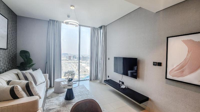 STAY BY LATINEM Luxury 1BR Holiday Home CVR A1413 near Burj Khalifa — комфортный отель в Дубае