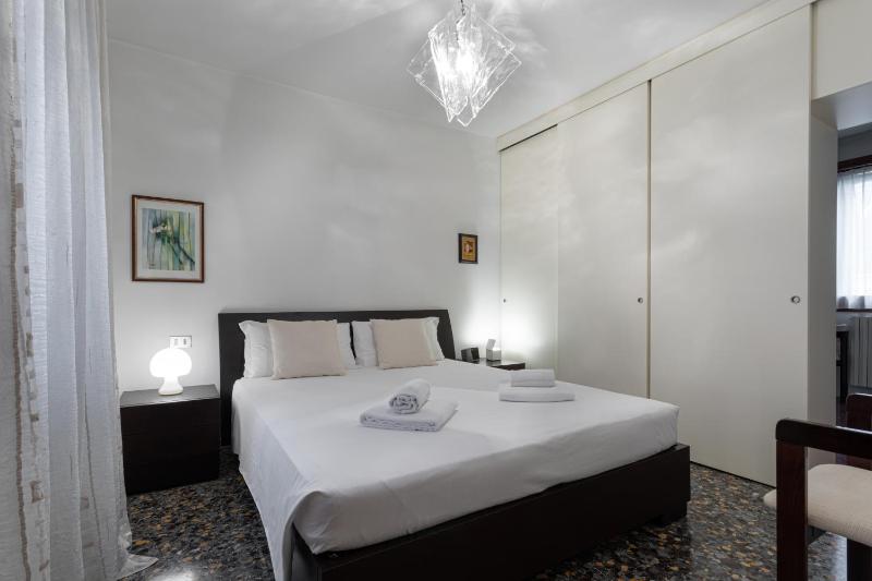 Canale View Apt - S. Agostino — отель с удобствами в Венеции