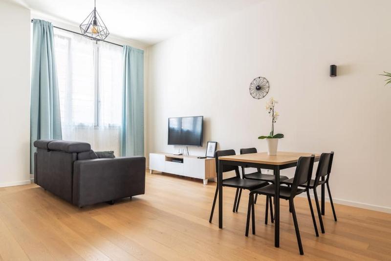 Kaizen House - Bilocale De Angeli — отель с удобным расположением в Милане